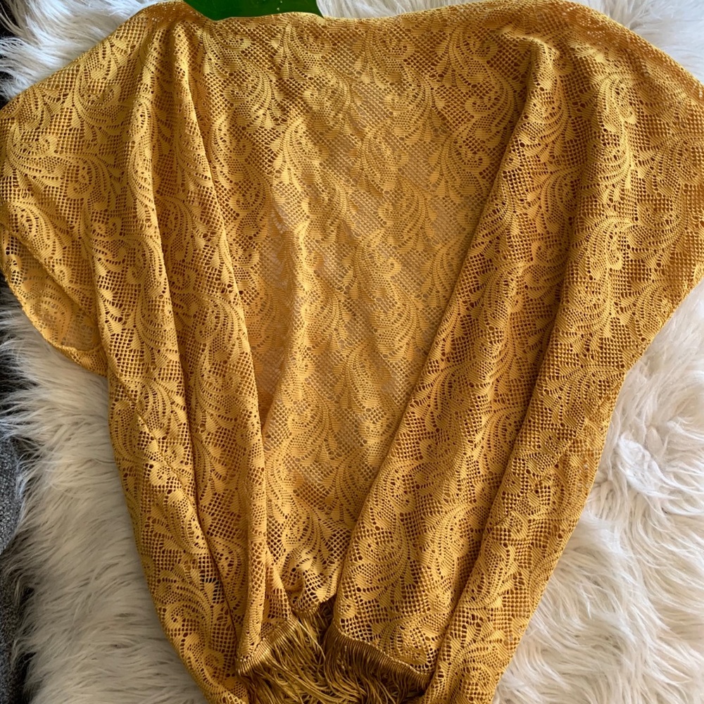 Gold Shawl - Picture 4 of 6